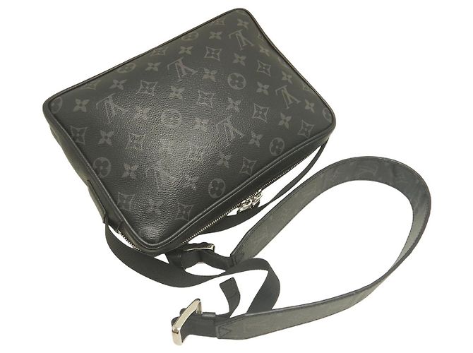 Borsa a tracolla Louis Vuitton Monogram Taigarama Outdoor Nera Nero - vista 2