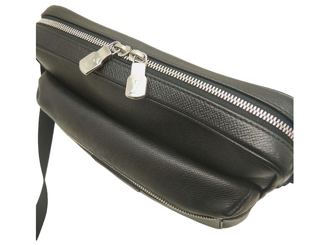 Borsa a tracolla Louis Vuitton Monogram Taigarama Outdoor Nera Nero - vista 5