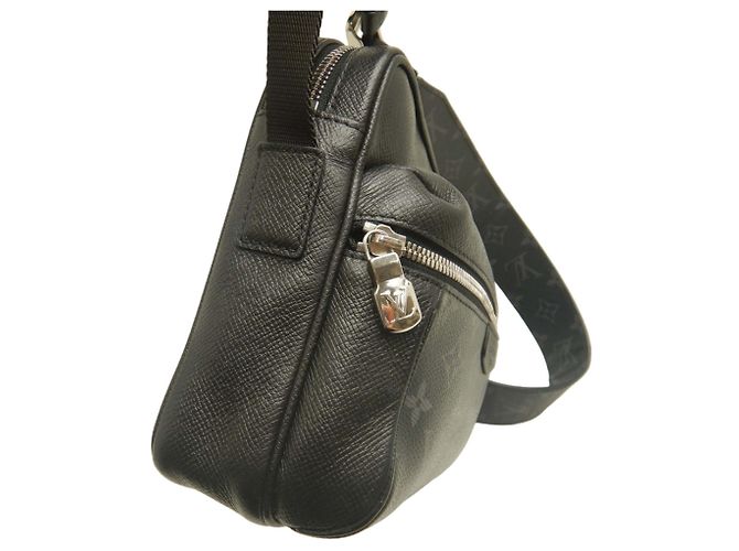 Borsa a tracolla Louis Vuitton Monogram Taigarama Outdoor Nera Nero - vista 6