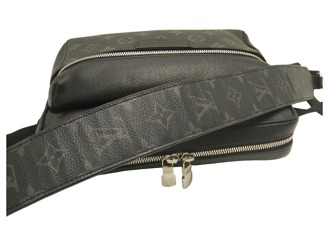 Borsa a tracolla Louis Vuitton Monogram Taigarama Outdoor Nera Nero - vista 8