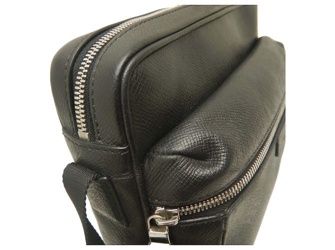 Borsa a tracolla Louis Vuitton Monogram Taigarama Outdoor Nera Nero - vista 9