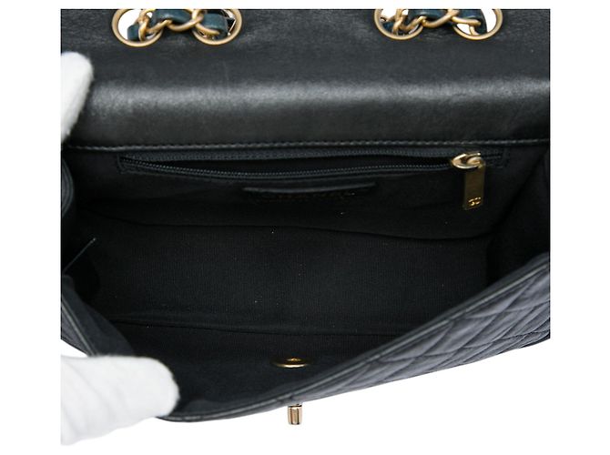 Borsa a tracolla Chanel Small CC Quilted Bicolor in pelle d'agnello intrecciata blu, patta Saddle - vista 4