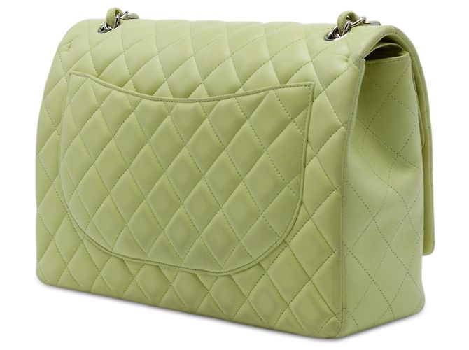 Borsa a tracolla Chanel Maxi Classic Double Flap in pelle di agnello verde - vista 2
