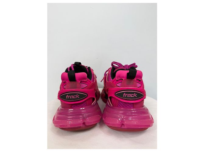 Sneakers Balenciaga Track Rosa e Nero - vista 4
