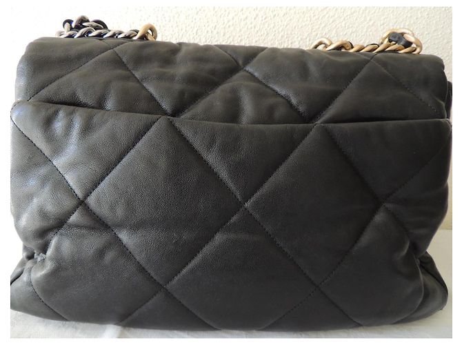 Borsa a tracolla Chanel 19 in pelle matelassé nera Nero - vista 3