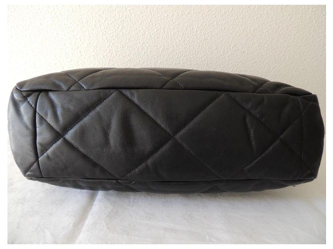 Borsa a tracolla Chanel 19 in pelle matelassé nera Nero - vista 4