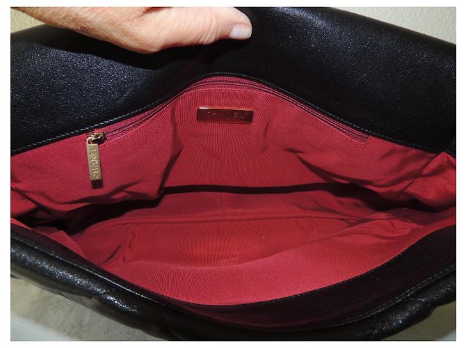 Borsa a tracolla Chanel 19 in pelle matelassé nera Nero - vista 8