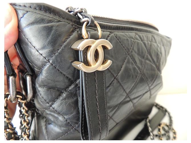 Borsa Chanel Gabrielle Hobo in Pelle Nera, Modello Medio Nero - vista 2