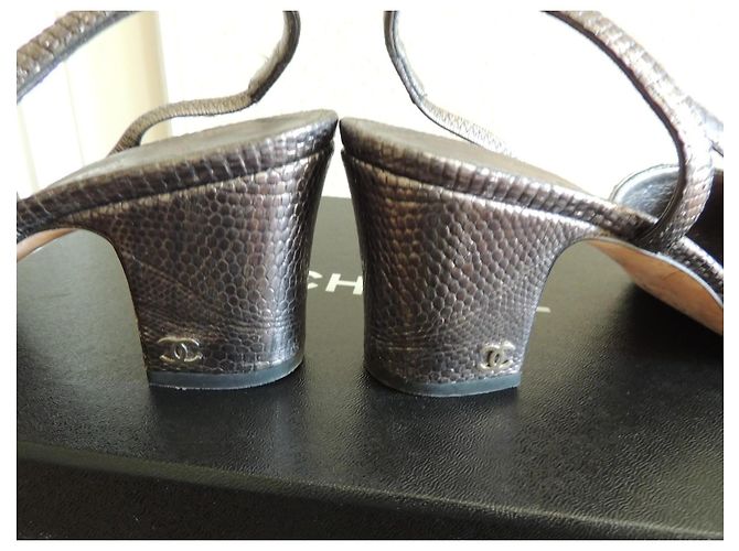 Chanel Slingback Pumps aus metallgrauem Echsenleder Metallisch - Ansicht 8