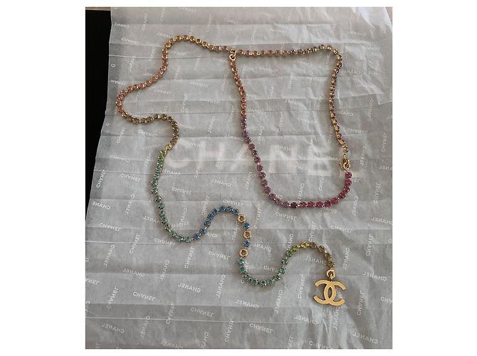 Cinto Colar Chanel Logo CC Cristais Arco-íris Multicor Dourado - vista 2