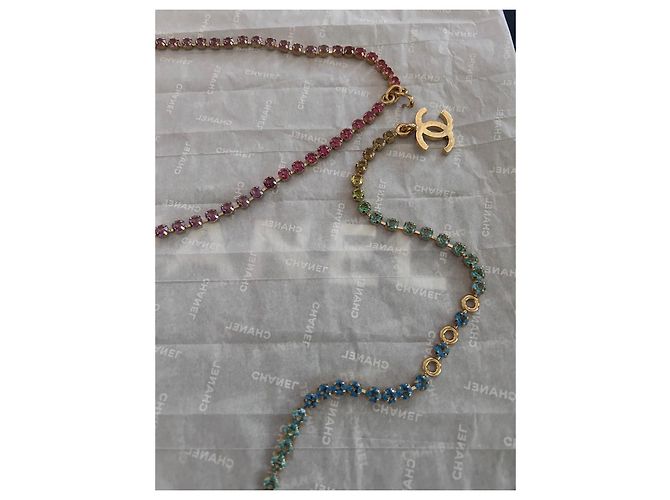 Cinto Colar Chanel Logo CC Cristais Arco-íris Multicor Dourado - vista 3