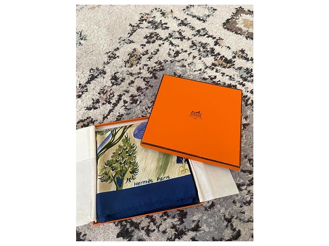 Hermès Kuggor Tree Seidentuch Braun Weiß Blau Golden Grün - Ansicht 13