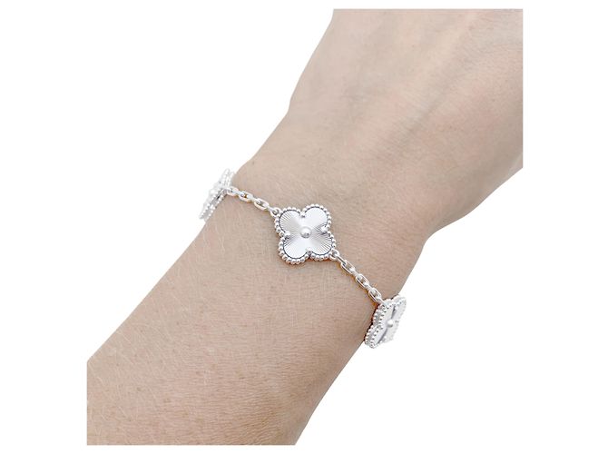 Bracciale Van Cleef & Arpels, "Alhambra", oro bianco guilloché. - vista 5