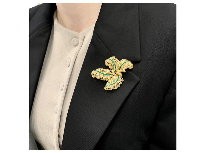 Spilla Chaumet "Panache", oro giallo, diamanti, smeraldi. - vista 5