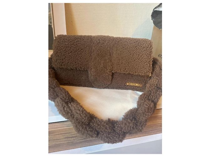Jacquemus Handtasche aus braunem Shearling - Ansicht 3