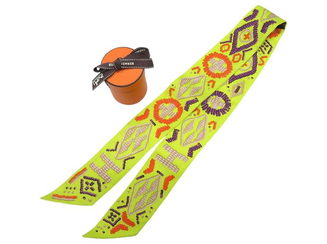 Pañuelo de seda Hermès Twilly Kelly En Perle H Logo Naranja Púrpura Amarillo - vista 2