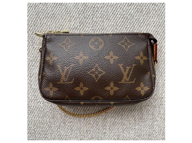 Louis Vuitton Mini Pochette Accessoires Monogram Marrom - vista 2