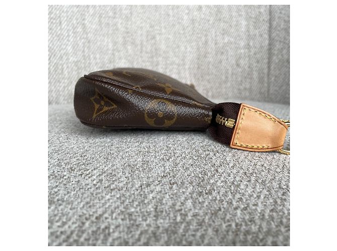 Louis Vuitton Mini Pochette Accessoires Monogram Marrom - vista 6