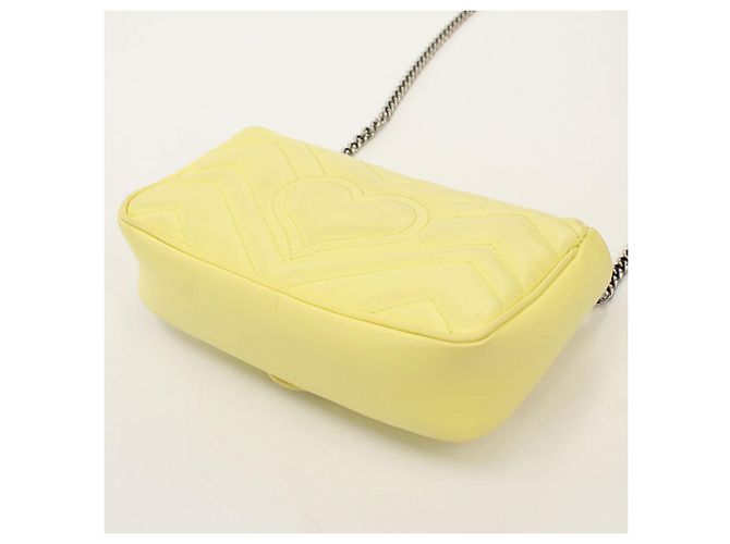 Borsa a tracolla Gucci Mini GG Marmont matelassé Giallo - vista 2