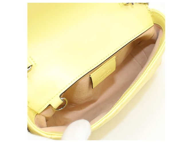 Borsa a tracolla Gucci Mini GG Marmont matelassé Giallo - vista 3