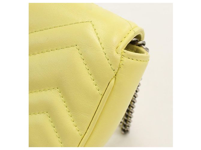 Borsa a tracolla Gucci Mini GG Marmont matelassé Giallo - vista 5