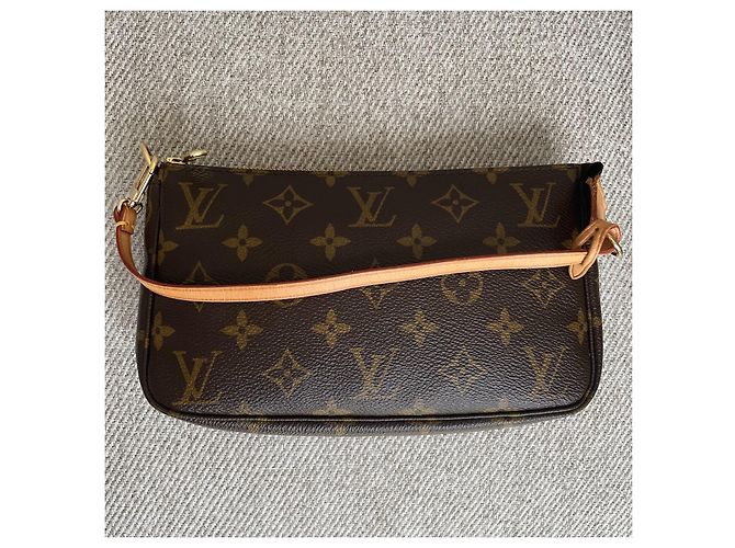 Louis Vuitton Pochette Accessoires Monogram Marron - vue 11