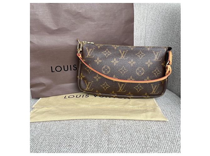 Louis Vuitton Pochette Accessoires Monogram Marron - vue 3