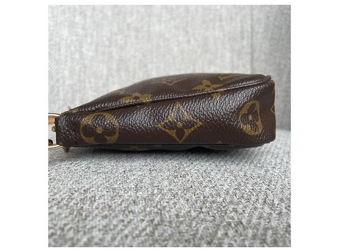Louis Vuitton Pochette Accessoires Monogram Marron - vue 5