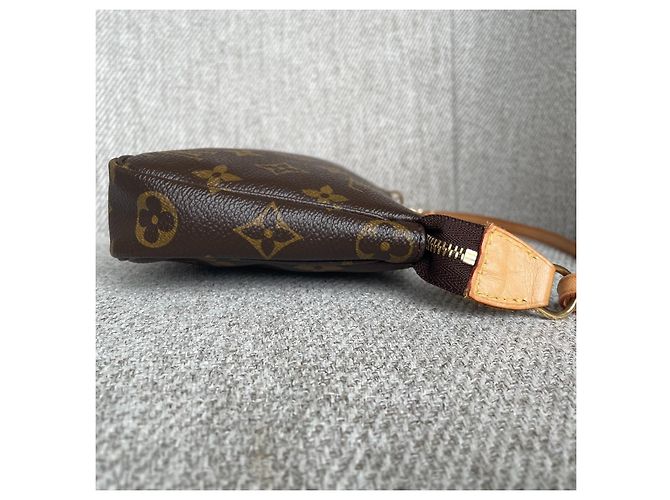 Louis Vuitton Pochette Accessoires Monogram Marron - vue 7
