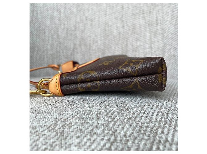 Louis Vuitton Mini Pochette Delightful Monogram Marrone - vista 10