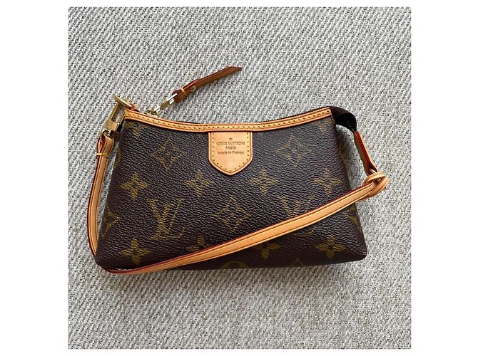 Louis Vuitton Mini Pochette Delightful Monogram Marrone - vista 5