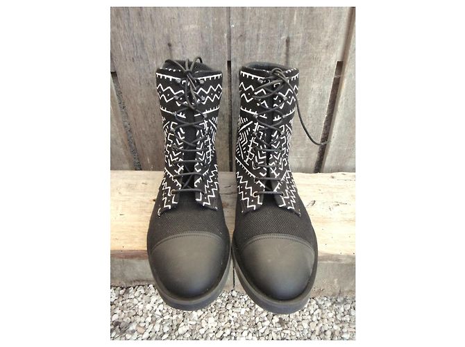 Robert Clergerie Batik Canvas Ankle Boots Black - view 2