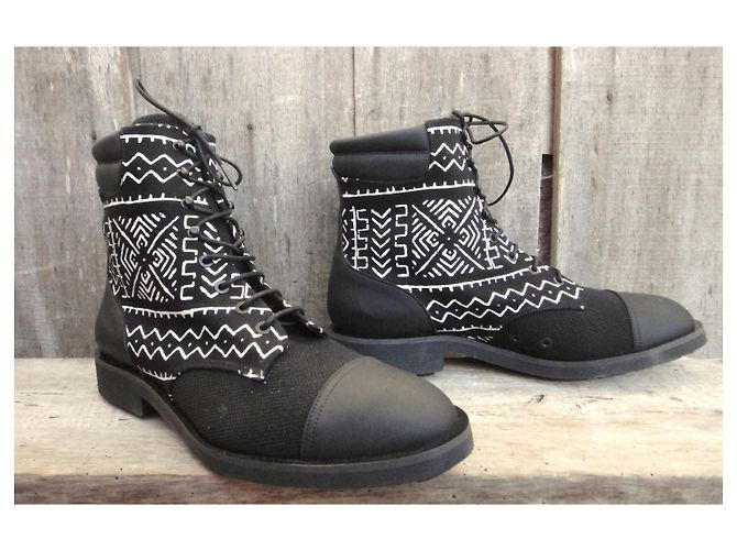 Robert Clergerie Batik Canvas Ankle Boots Black - view 4