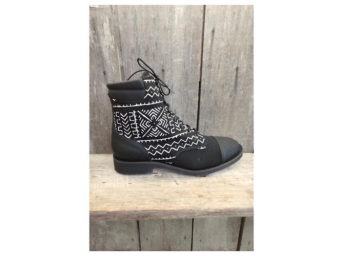 Robert Clergerie Batik Canvas Ankle Boots Black - view 9
