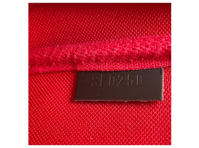 Louis Vuitton Mini Pochette Accessoires Damier Ebene Marrone - vista 14