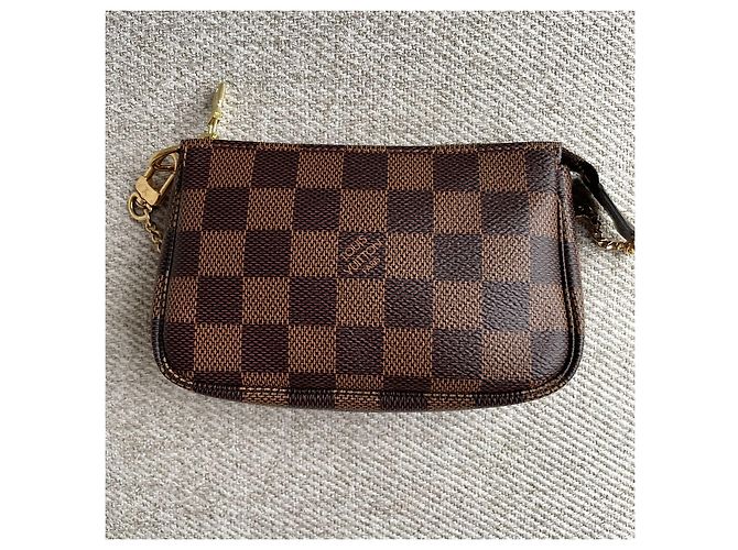 Louis Vuitton Mini Pochette Accessoires Damier Ebene Marrone - vista 2