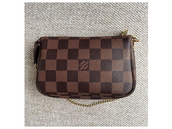 Louis Vuitton Mini Pochette Accessoires Damier Ebene Marrone - vista 4