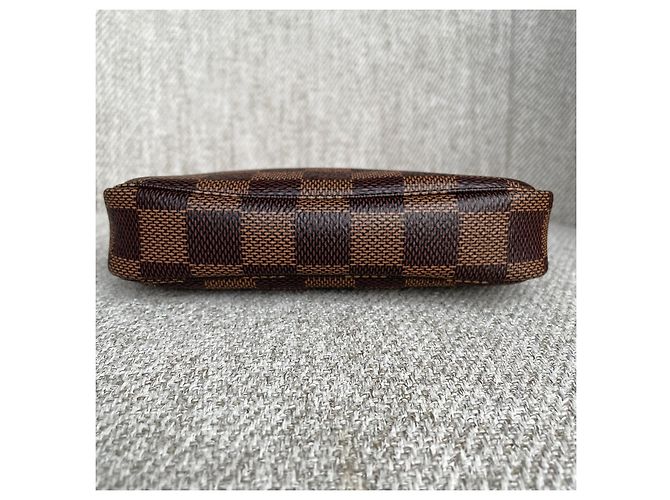 Louis Vuitton Mini Pochette Accessoires Damier Ebene Marrone - vista 6