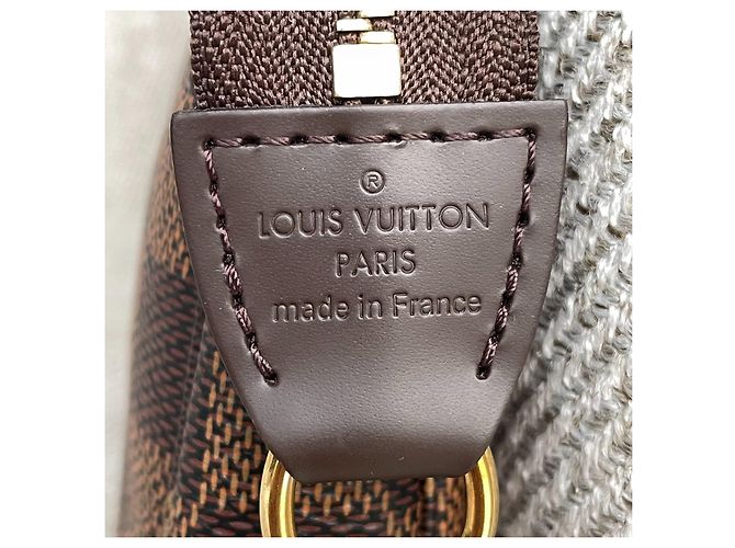 Louis Vuitton Mini Pochette Accessoires Damier Ebene Marrone - vista 9