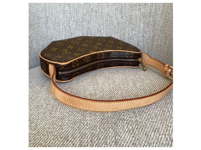 Louis Vuitton Pochette Croissant PM Monogram Marrone - vista 11
