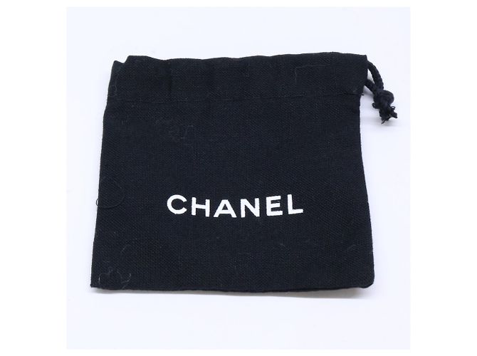 Broche redonda Chanel A15S em tweed e pérolas Gripoix com logo Coco Mark Dourado - vista 9