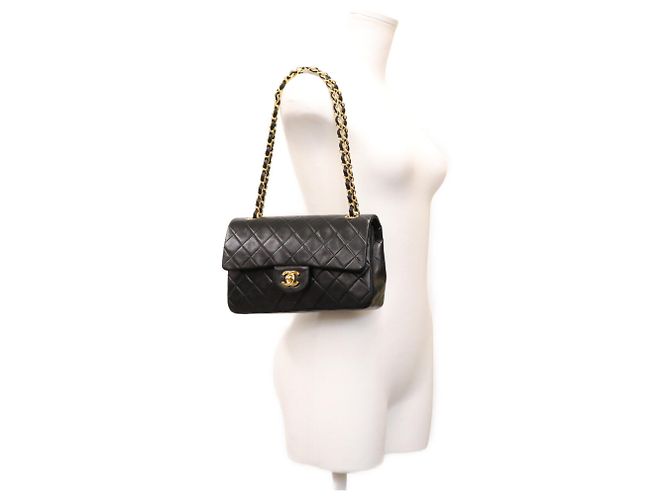 Borsa a tracolla Chanel in pelle d'agnello matelassé nera Nero - vista 16