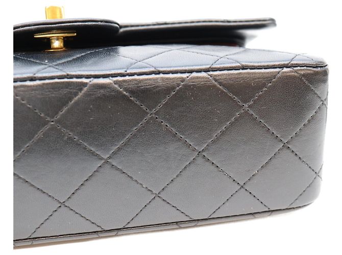 Borsa a tracolla Chanel in pelle d'agnello matelassé nera Nero - vista 6