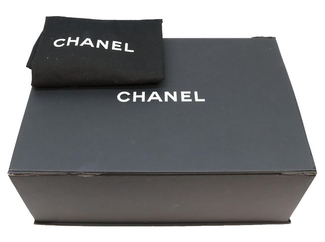 Borsa a tracolla Chanel A01113 in pelle d'agnello matelassé nera Nero - vista 14