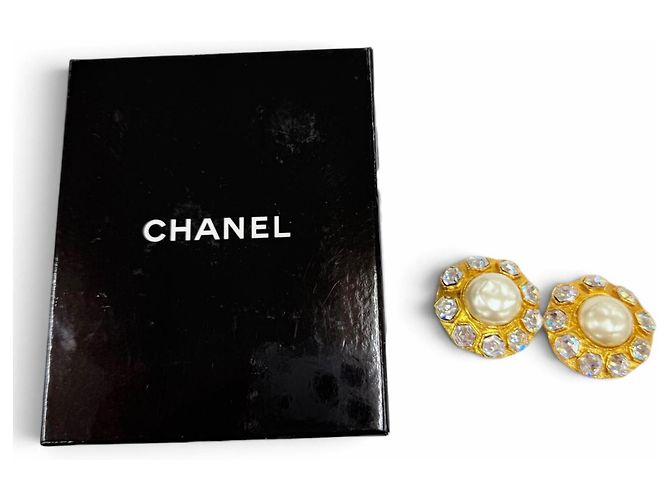 Orecchini Chanel Vintage in metallo, perle eco e cristalli Bijou D'oro - vista 2