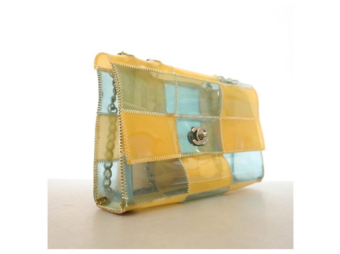 Borsa a tracolla Chanel in vinile beige - vista 2