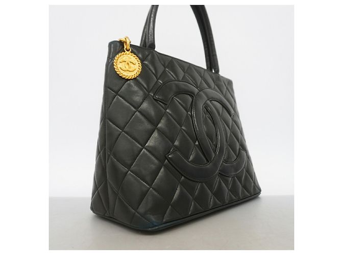 Borsa Tote Chanel in pelle d'agnello nera Nero - vista 2