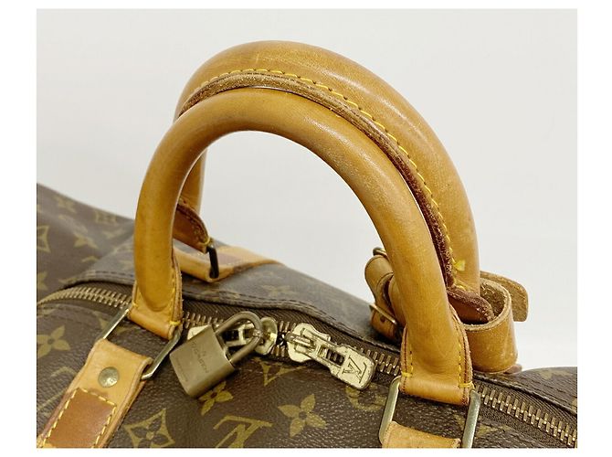 Louis Vuitton Boston Monogram Keepall Bandoulière 55 Castaño - vista 9