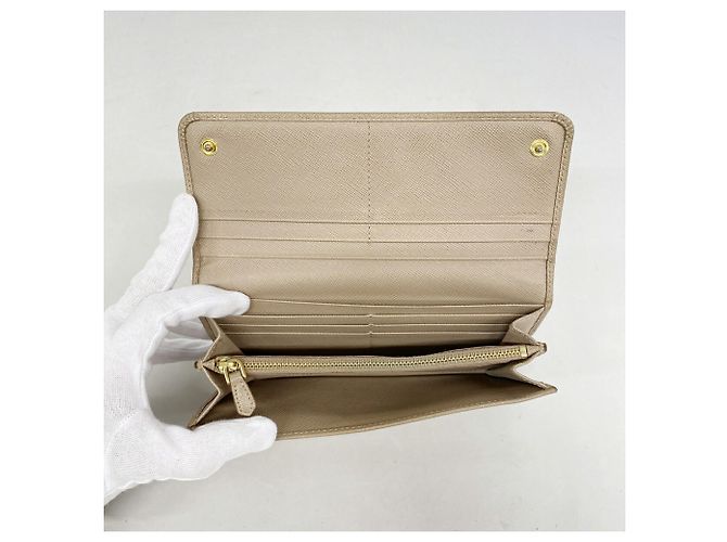 Portafoglio lungo Prada in pelle beige - vista 3