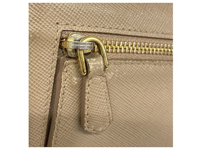 Portafoglio lungo Prada in pelle beige - vista 7
